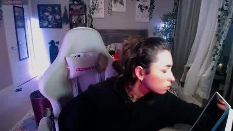 Snapshot of monstrumologist chatting on 30, 1, 2025 Lydia Mooney online show from 30, 1, 2025