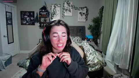 Snapshot of monstrumologist chatting on 8, 3, 2025 Lydia Mooney online show from 8, 3, 2025