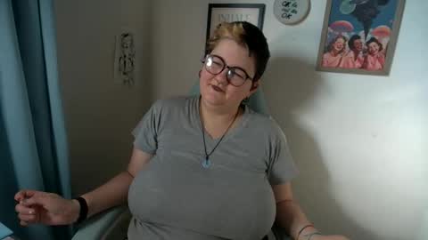 Snapshot of moojay00 chatting on 15, 12, 2025 Moo Jay online show from 15, 12, 2025