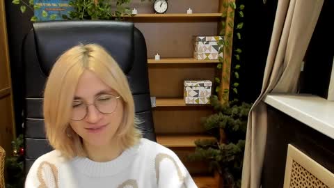Snapshot of moon13152 chatting on 21, 12, 2024 Katrin online show from 21, 12, 2024