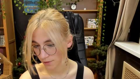 Snapshot of moon13152 chatting on 21, 12, 2024 Katrin online show from 21, 12, 2024