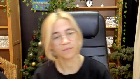 Snapshot of moon13152 chatting on 23, 12, 2024 Katrin online show from 23, 12, 2024