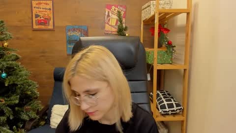 Snapshot of moon13152 chatting on 25, 12, 2024 Katrin online show from 25, 12, 2024