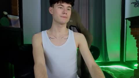 moon_gloww online show from 4, 3, 2026