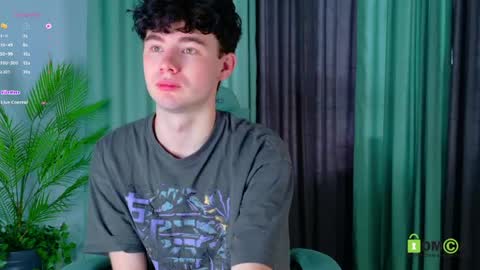 moon_gloww online show from 13, 4, 2026