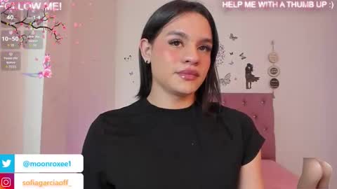 moon_roxee online show from 11, 11, 2025