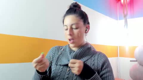 Snapshot of moon_winy chatting on 2, 10, 2025 Winy online show from 2, 10, 2025