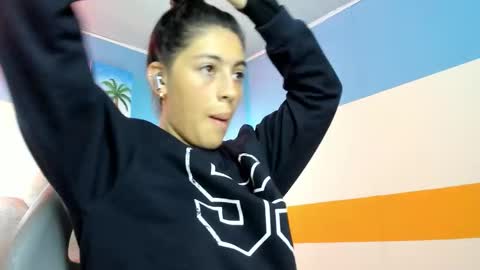 Snapshot of moon_winy chatting on 29, 10, 2025 Winy online show from 29, 10, 2025