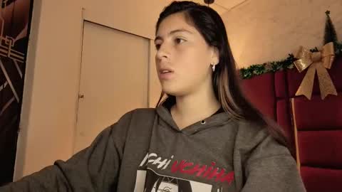 Snapshot of moon_winy chatting on 4, 12, 2025 Winy online show from 4, 12, 2025