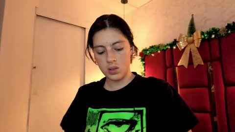 Snapshot of moon_winy chatting on 19, 12, 2025 Winy online show from 19, 12, 2025