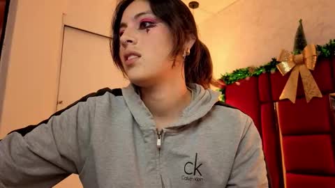 Snapshot of moon_winy chatting on 21, 12, 2025 Winy online show from 21, 12, 2025