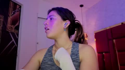 Snapshot of moon_winy chatting on 2, 2, 2026 Winy online show from 2, 2, 2026