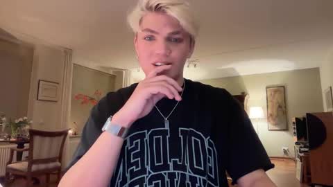 Snapshot of moonflamek chatting on 15, 3, 2026 moonflamek online show from 15, 3, 2026