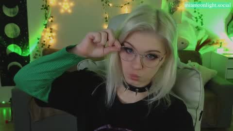 Snapshot of moonlight_mia chatting on 22, 1, 2025 Mia online show from 22, 1, 2025