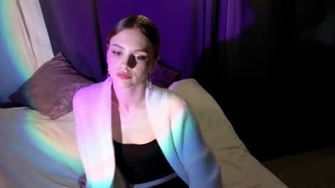 Snapshot of moonlightmaya chatting on 19, 10, 2025 Maya online show from 19, 10, 2025