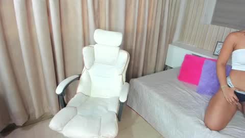 Snapshot of morena_divine chatting on 19, 4, 2026 Morene online show from 19, 4, 2026