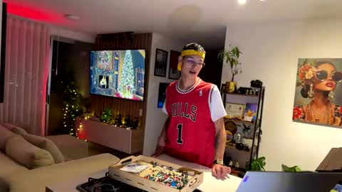   online show from 13, 11, 2025