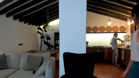 Miri  Charlie online show from 11, 10, 2025