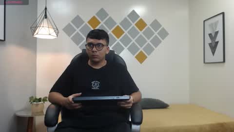 Mou Fly online show from 24, 9, 2025