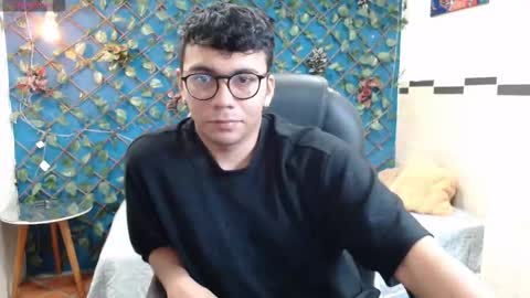 Mou Fly online show from 18, 10, 2025