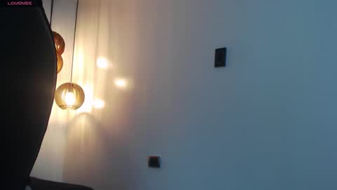 Mou Fly online show from 11, 11, 2025