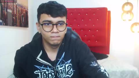 Mou Fly online show from 16, 11, 2025