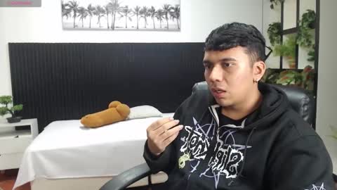 Mou Fly online show from 23, 11, 2025