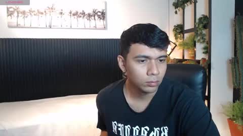 Mou Fly online show from 25, 11, 2025