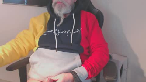 mr_boombastic2021 online show from 4, 1, 2025