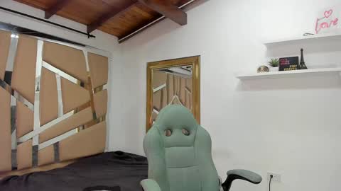 MIKEE online show from 19, 2, 2025