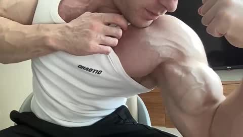 Snapshot of mrbiceps_23 chatting on 9, 1, 2025 Mrbiceps23 online show from 9, 1, 2025