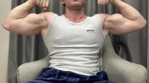 Snapshot of mrbiceps_23 chatting on 14, 1, 2025 Mrbiceps23 online show from 14, 1, 2025
