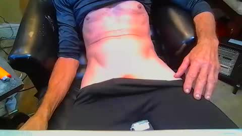 Snapshot of mrbiggirth69 chatting on 15, 11, 2025 mrbiggirth69 online show from 15, 11, 2025