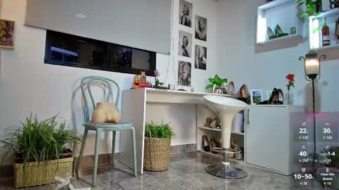 Snapshot of mrs_edha_ chatting on 4, 10, 2025 Edha online show from 4, 10, 2025