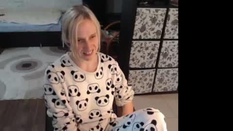 Snapshot of mrsluck chatting on 12, 6, 2026 Sasha online show from 12, 6, 2026