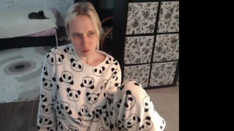 Snapshot of mrsluck chatting on 23, 6, 2026 Sasha online show from 23, 6, 2026