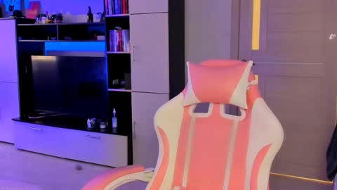 ms_emily_ online show from 29, 5, 2026