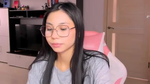 ms_emily_ online show from 9, 6, 2026