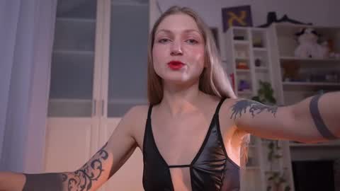 Snapshot of ms_lorelei chatting on 21, 11, 2025 Lore online show from 21, 11, 2025