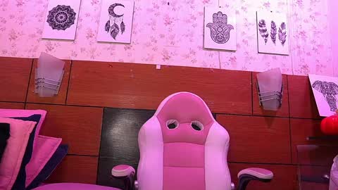 Manuela  online show from 8, 2, 2025