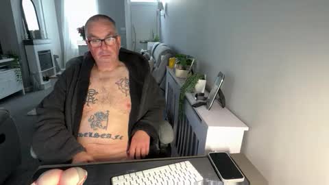 Snapshot of mtb1697 chatting on 3, 10, 2025 mtb1697 online show from 3, 10, 2025