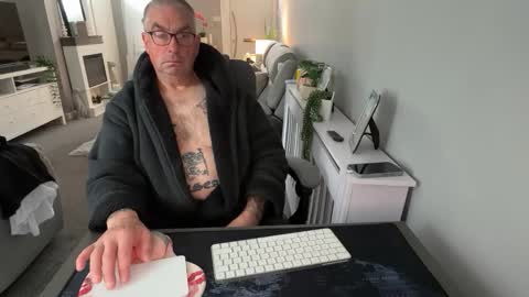 Snapshot of mtb1697 chatting on 8, 10, 2025 mtb1697 online show from 8, 10, 2025