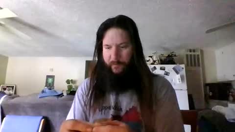 Snapshot of mudge chatting on 1, 1, 2025 Mudge online show from 1, 1, 2025