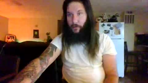 Snapshot of mudge chatting on 4, 1, 2025 Mudge online show from 4, 1, 2025