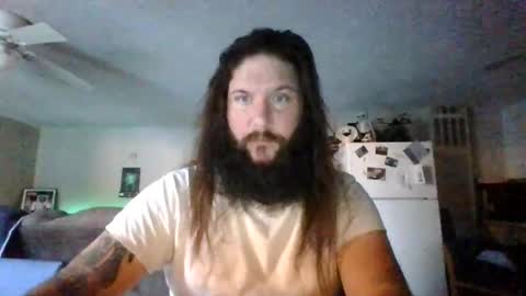 Snapshot of mudge chatting on 4, 1, 2025 Mudge online show from 4, 1, 2025
