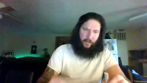 Snapshot of mudge chatting on 5, 1, 2025 Mudge online show from 5, 1, 2025