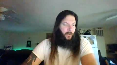 Snapshot of mudge chatting on 6, 1, 2025 Mudge online show from 6, 1, 2025