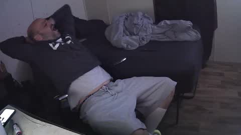 Muffdiver online show from 8, 4, 2026