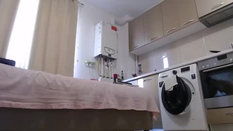 MusclesQueen online show from 6, 3, 2025