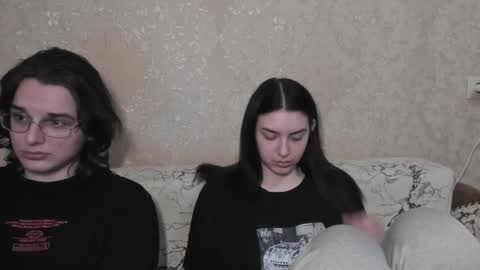 Snapshot of muuur_love chatting on 13, 5, 2026 cute couple online show from 13, 5, 2026